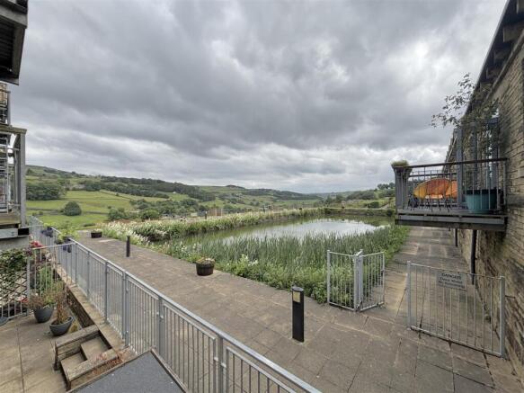 2 bed Apartment for sale Image 6