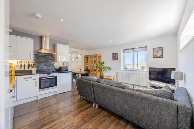 Kitchen / Lounge
