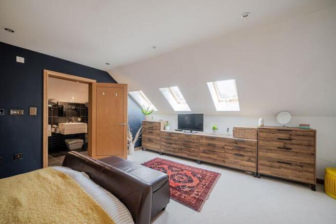 Principal bedroom