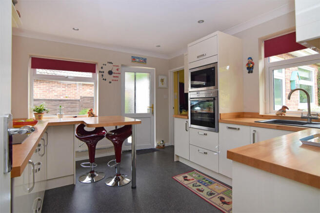 Kitchen / breakfa...