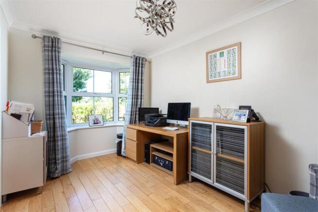 4 bed Detached for sale Image 8