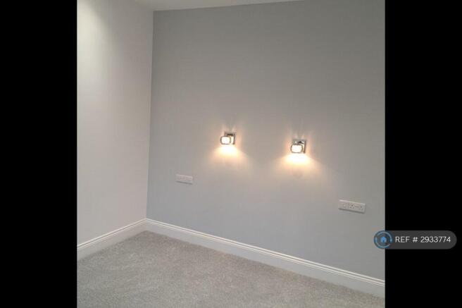 3 bed Flat to rent Image 10