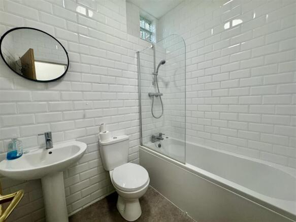 1 bed Flat to rent Image 11