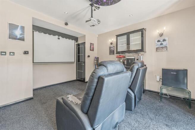 4 bed Terraced for sale Image 12