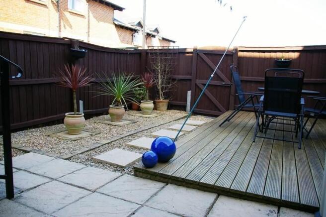 ENCLOSED GARDEN