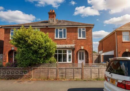 11 Hinkler Road, Southampton, Hampshire, SO19 6FR