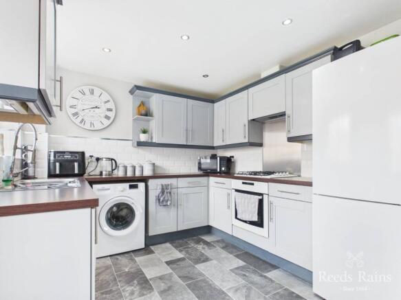 3 bed Semi-Detached for sale Image 6