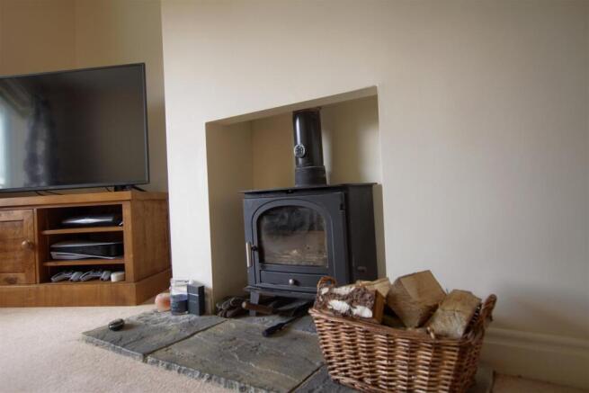 4 bed Semi-Detached Bungalow for sale Image 4