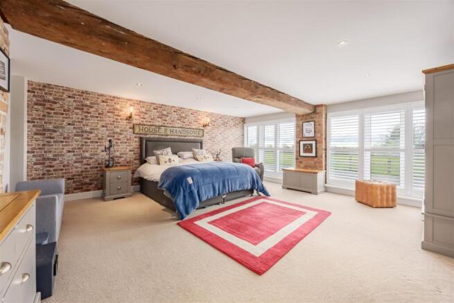 4 bed House for sale Image 7