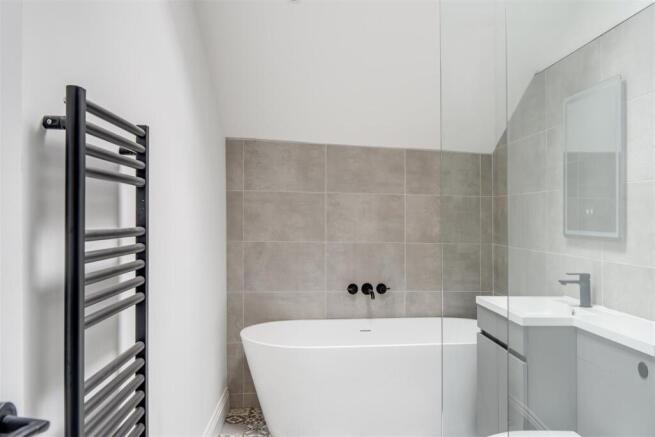 4 bed Semi-Detached for sale Image 11