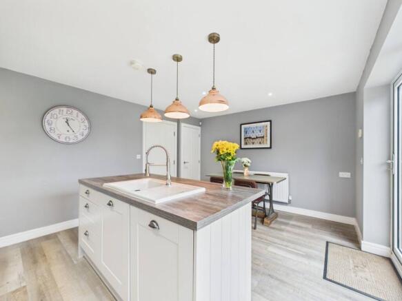 3 bed Semi-Detached for sale Image 10