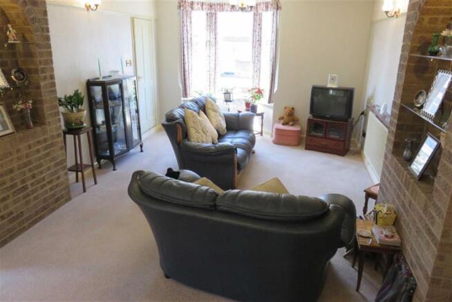 LIVING/DINING ROOM
