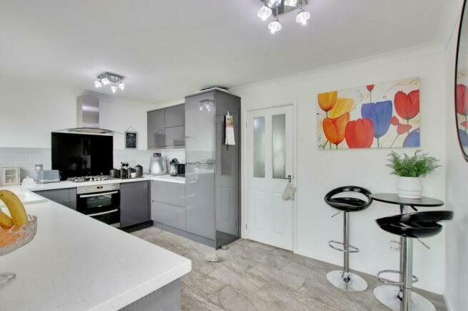 Kitchen 2.jpeg