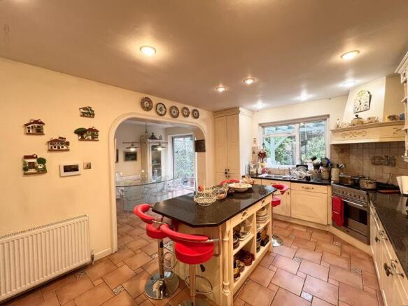 KITCHEN/ DINING ROOM