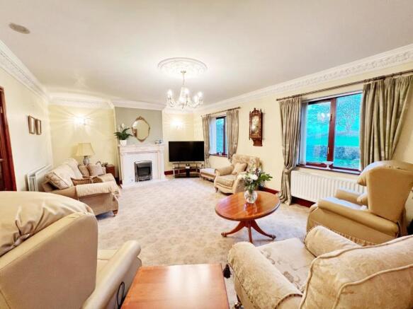 Lounge pic 1.jpg