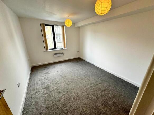 2 bed Flat to rent Image 4