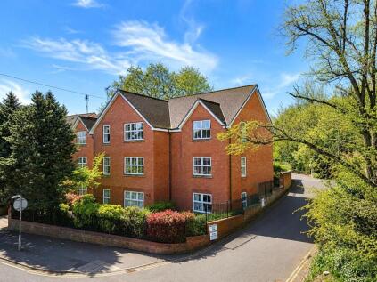 Romani Close, Warwick