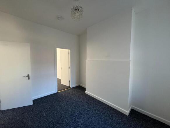 3 bed Terraced to rent Image 2