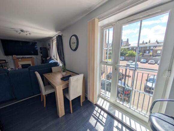 2 bed Apartment for sale Image 4