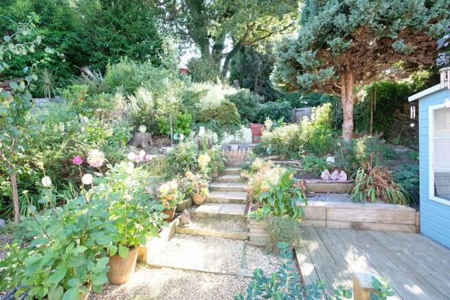 GARDEN 