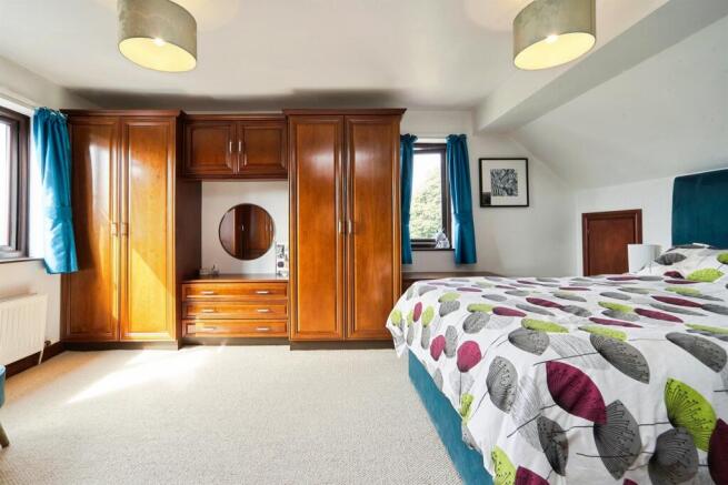 4 bed Detached for sale Image 11