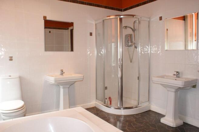 FAMILY BATHROOM