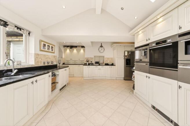 4 bed Detached for sale Image 10