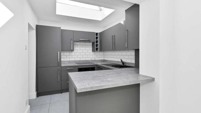 Silver Crescent, London, W4 photo 3