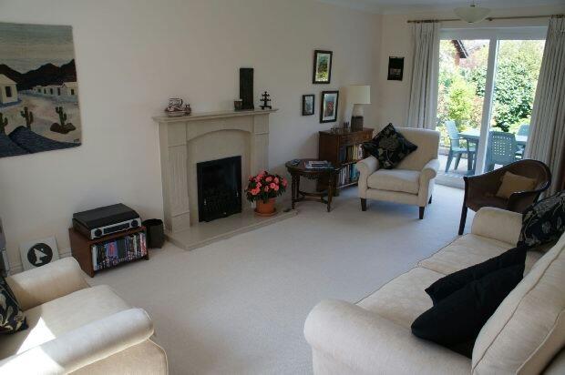 Lounge photograph 2