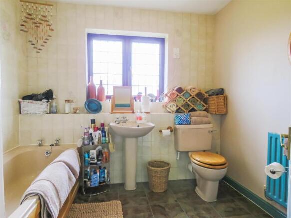 Bathroom.JPG