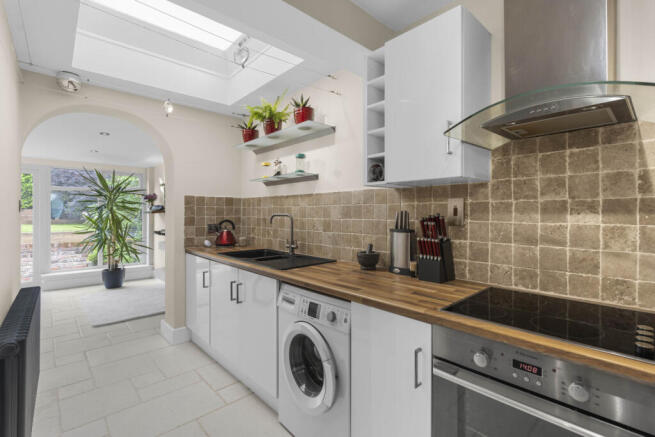 Kingsmoor Road, Harlow, Essex, CM19 photo 4