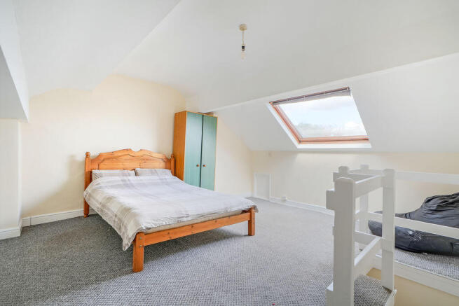 3 bed Terraced to rent Image 5