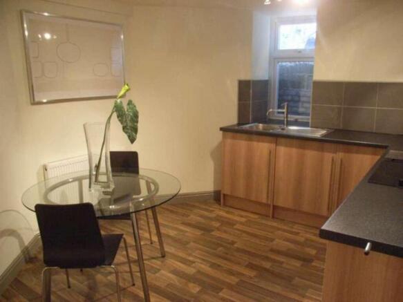 1 bed Flat to rent Image 3