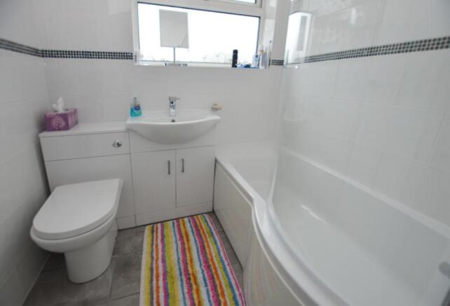 10   350108 bathroom (FILEminimizer).JPG