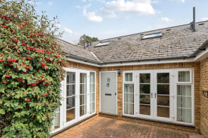 2, Canterbury Mews, Oxshott, Leatherhead KT22 0QT