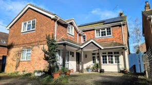 17 Clandina, Liphook Road, Whitehill, Bordon GU35 9DA