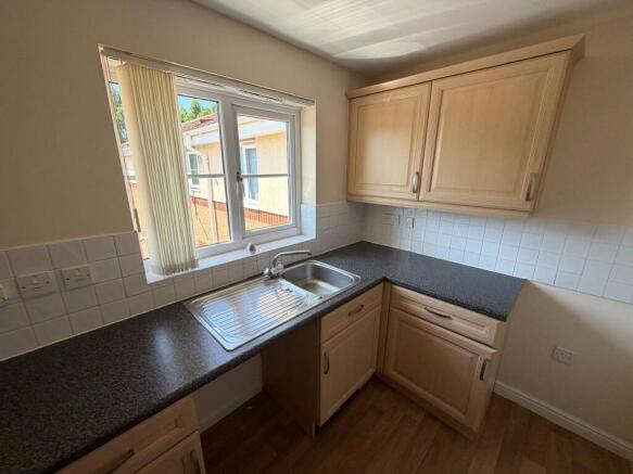 2 bed Flat for sale Image 8