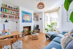 25a, Philip Walk, London SE15 3NH