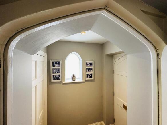 4 bed Bungalow for sale Image 3