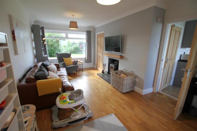 Living Room (2).jpg