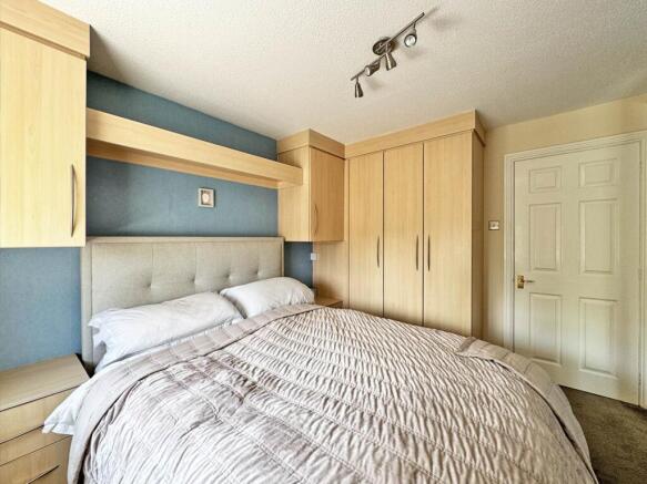 4 bed Detached for sale Image 11