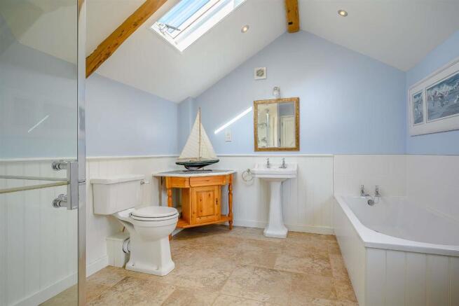 Barn Bathroom-interior05-800.jpg
