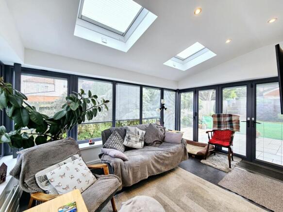 4 bed Semi-Detached for sale Image 8
