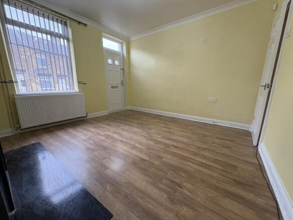 2 bed Terraced to rent Image 6