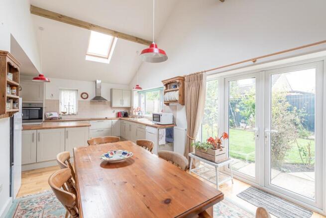 KITCHEN/DINIG ROOM