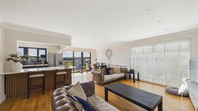 Living/Dining Area