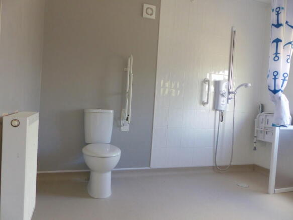 Main House Bathro...