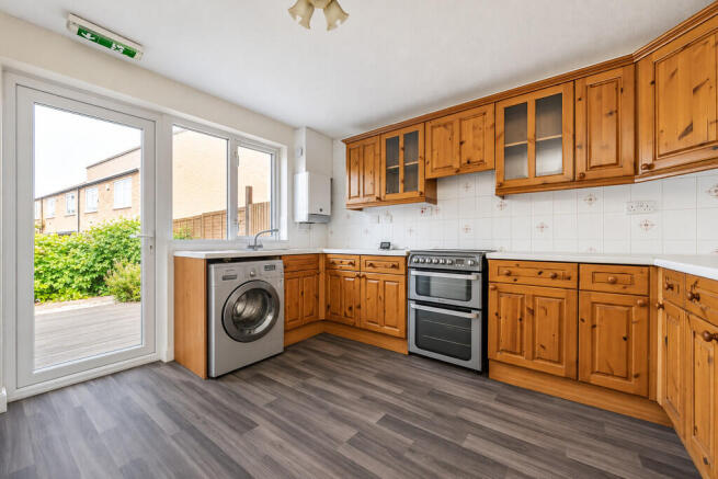 Manor Waye, Uxbridge photo 4