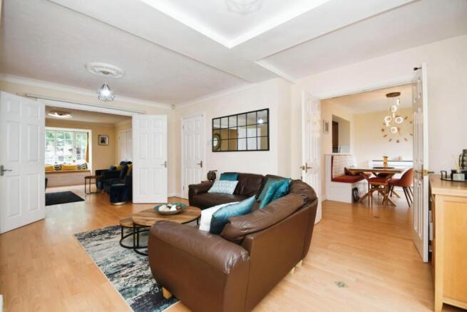 4 bed Detached for sale Image 11
