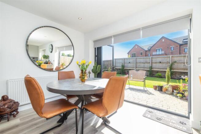3 bed Semi-Detached for sale Image 6